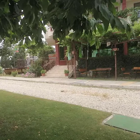 Konukevi St. George Sveti Vlas